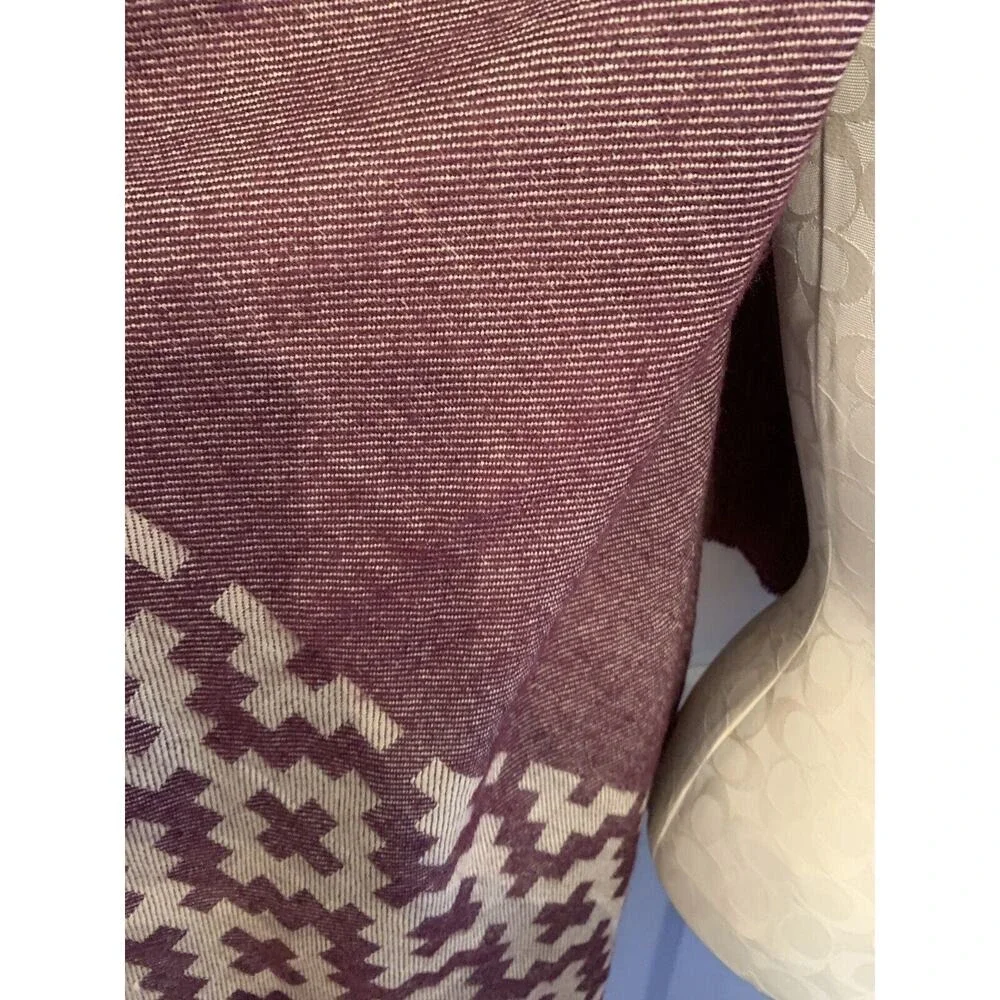 Unbranded fringed reversible